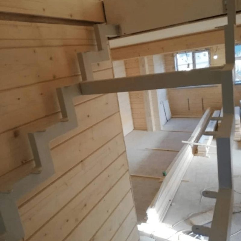 Каркас лестницы на двух косоурах с поворотом на 180 градусов и двумя площадками