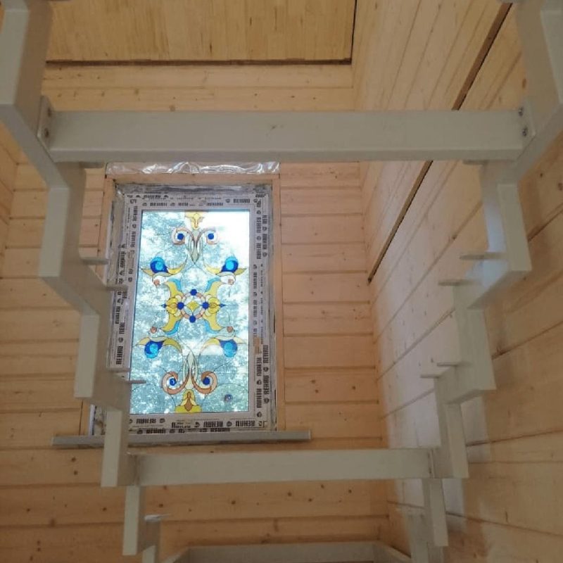 Каркас лестницы на двух косоурах с поворотом на 180 градусов и двумя площадками